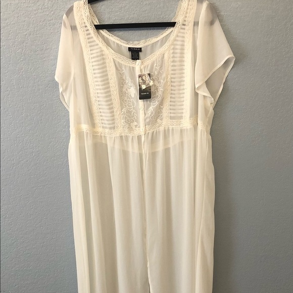 Torrid White High-Low Top - Picture 12 of 12